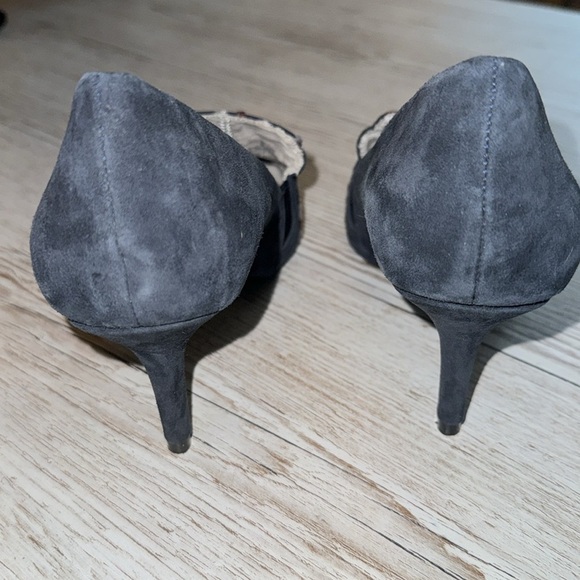 Lori Goldstein Navy Suede and Velvet Floral Print Heels Size 7.5 - Picture 5 of 8